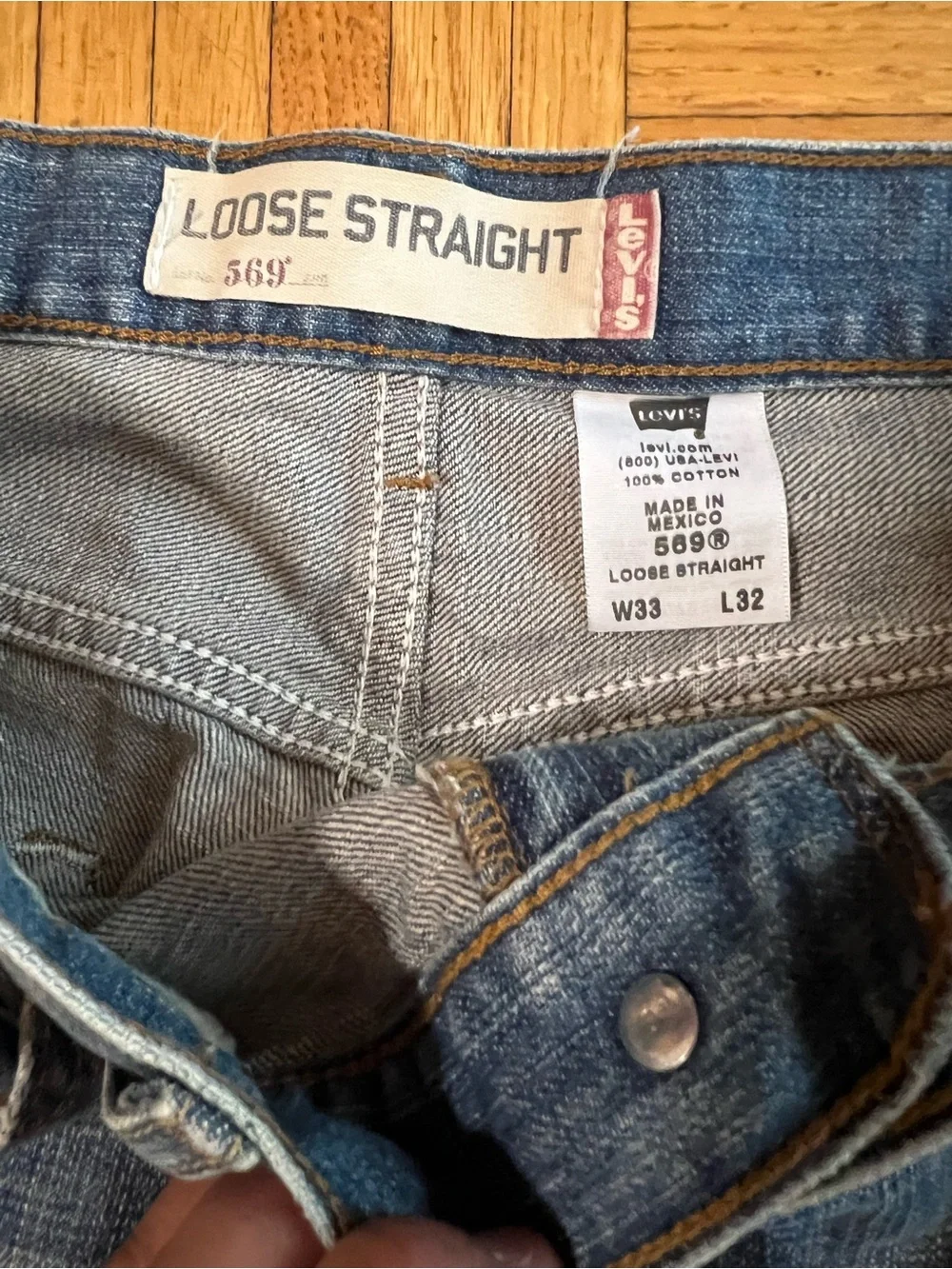 Levi's 569 Loose Straight Relaxed Fit Jeans - Medium Blue Wash size 33x32